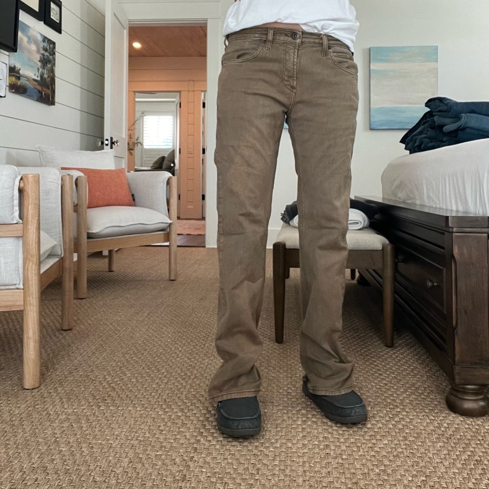 Never worn ariat tan jeans. Severe discoloration. Slim fit M7 32/34